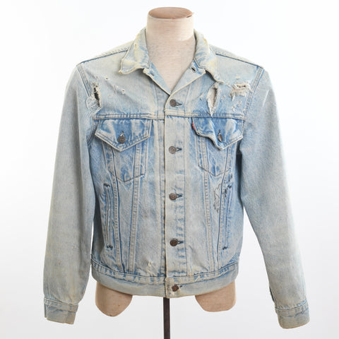 true vintage 1980s light blue faded levis type III trucker denim jacket with front flap chest pockets with hole distressing at chest shown on dress form with white background