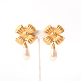 Vintage 1980s Gold Plated Bow Brooch and Drop Pearl Clip on Earrings Jewelry Set | by Elizabeth Arden