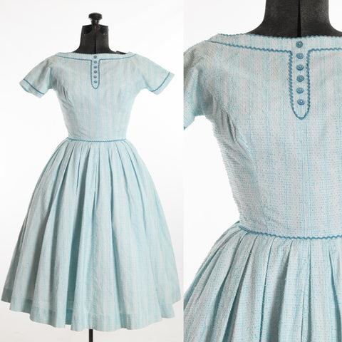 vintage 1950s blue white short sleeve full skirt day dress shown on dress form left image and close up of bodice upper skirt right image all on white background